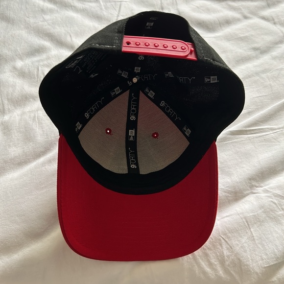 NWT 9 Forty New Era 100% Poly.Fits Most Sizes  Red/Black Chi Blackhawk Ball Cap - Picture 4 of 7